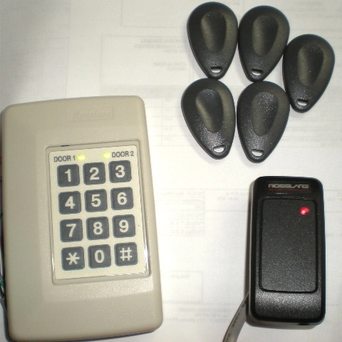 CMN020 Lecteur de proximité avec clavier de programmation et 5 badges PCWT      