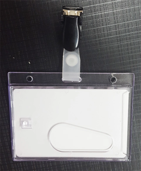 					PORTE-BADGE porte badge en plastique rigide avec pince        