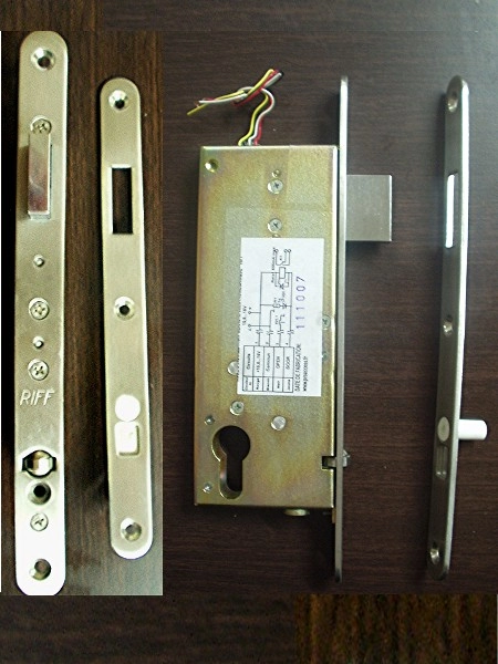 RIFF-12V Electropiston Réversible à émission motorisé 12 Volts Vcc <br>commande douverture par contact sec NO <br>ouverture mécanique par cylindre européen<br>300000 manoeuvre     
